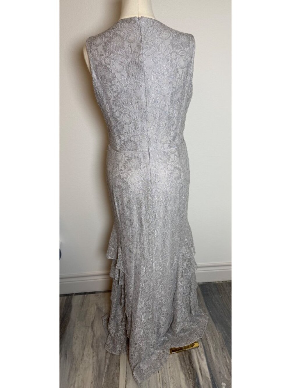 Lauren Ralph Lauren Silver Lace Sleeveless Gown with Ruffle Hem, Formal, SZ 14 - Picture 4 of 9